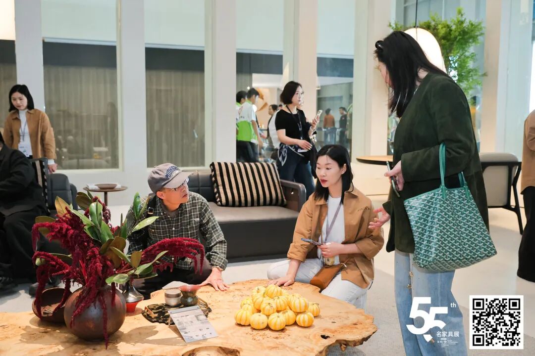 聚光万象！第55届国际名家具（东莞）展览会首日盛况直击_东莞阳光网
